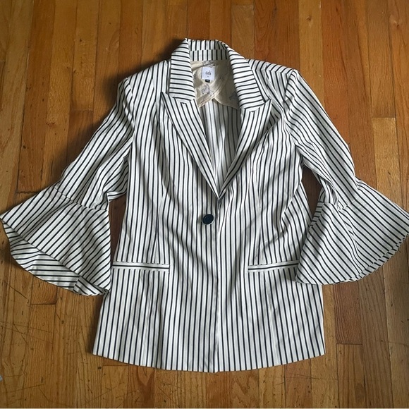 Cabi Blue & White Striped Bell Sleeve Blazer 10 - Picture 2 of 10